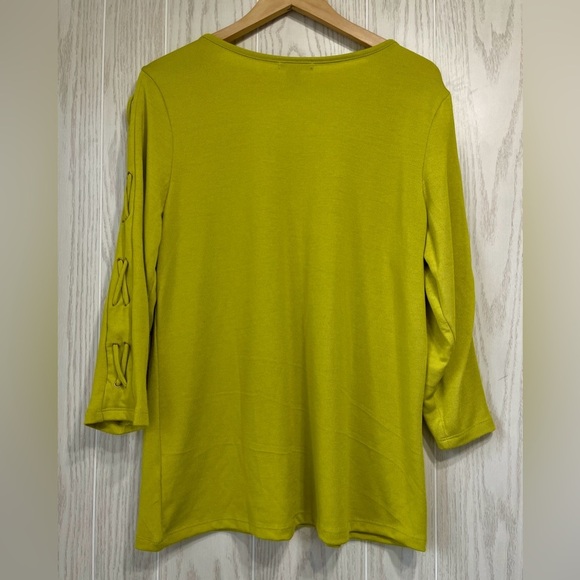 By Design Women's XL Green Threaded Sleeves Top EUC - Picture 3 of 3